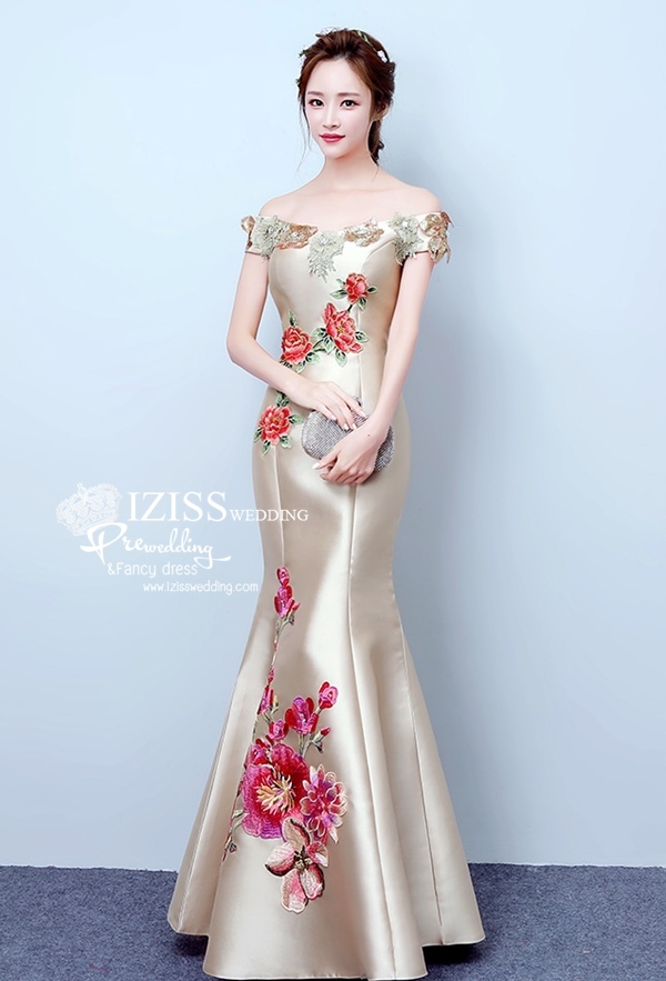 PW495 - **พร้อมส่งสีทอง สีแดงและสีฟ้าค่ะ** ชุดกี่เพ้าสีทอง ชุดคู่ถ่ายพรีเวดดิ้ง (prewedding dress) & ชุดแต่งงานแฟนซี (Fancy wedding dress)ชายหญิง "ธีมสีทอง"