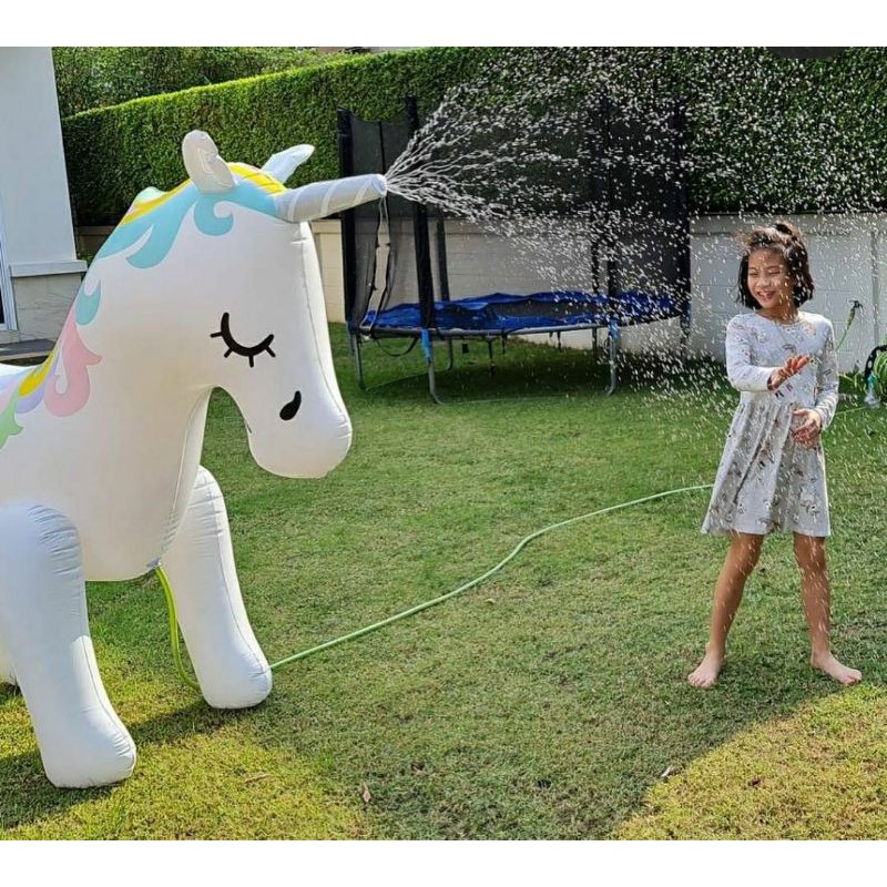 ยูนิคอนพ่นน้ำ ยูนิคอนเป่าลมพ่นน้ำ ม้าพ่นน้ำ ตัวใหญ่สูง 2 เมตร