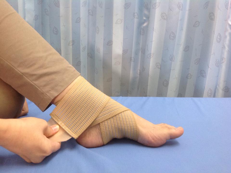 ผ้ายืดรัดข้อเท้า ที่รัดข้อเท้า ซัพพอร์ตเท้า ผ้ารัดข้อเท้า ที่พยุงข้อเท้า อุปกรณ์พยุงข้อเท้า ที่รัดซัพพอร์ตข้อเท้า ผ้ารัดข้อเท้า [Ankle Support]