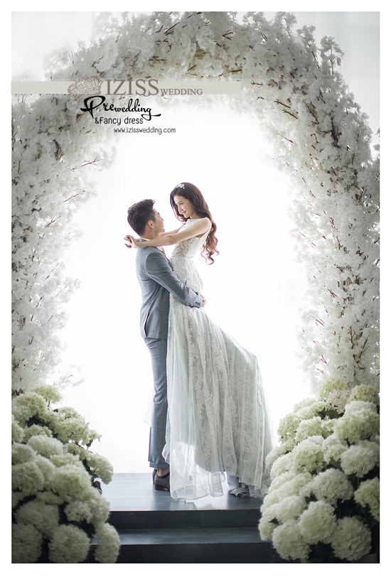 PW577- **พร้อมส่งชุดผู้หญิงสีเทานะคะ ไม่ใช่สีขาวค่ะ**ชุดคู่ถ่ายพรีเวดดิ้ง (prewedding dress) & ชุดแต่งงานแฟนซี (Fancy wedding dress)ชายหญิง "ธีมสีเทา"