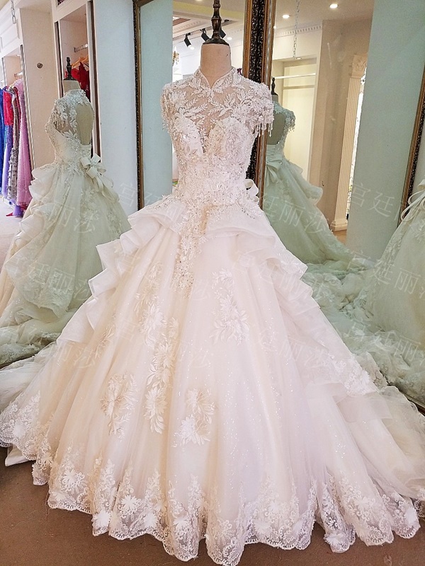 BRL072 **พรีออเดอร์**ชุดแต่งงานหรูหราประดับดอกไม้ผสมเพชรและคริสตัล สวยงามดุจเจ้าหญิง