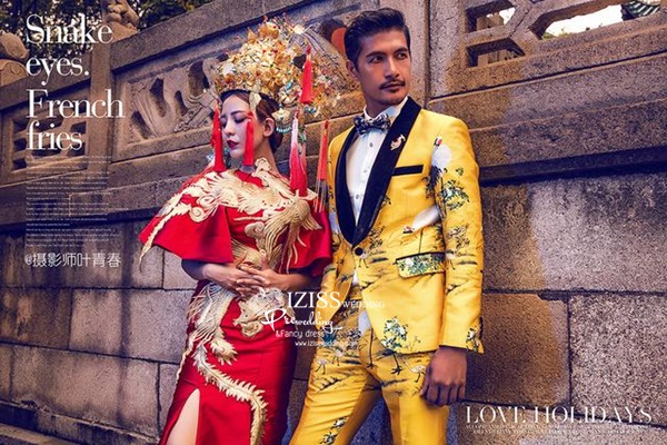 PW602 - **พร้อมส่งเฉพาะชุดผู้หญิงค่ะ** ชุดราตรีสีแดง ชุดกี่เพ้าประยุกต์สีแดง ชุดคู่ถ่ายพรีเวดดิ้ง (prewedding dress) & ชุดแต่งงานแฟนซี (Fancy wedding dress)ชายหญิง "ธีมสีแดงสด เหลือง"