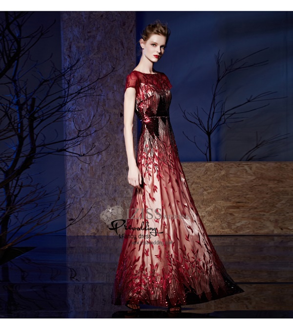 T026 **พรีออเดอร์เดรสชุดเลื่อมสีแดง สีน้ำเงิน สีทอง**ชุดราตรียาวเลื่อมทั้งชุด แขนสั้น เล่นดีเทลซีทรูช่วงอกและแขน แต่งเลื่อมไม้ลายกิ่งไม้ เข้ารูปช่วงเอว กระโปรงทรงปล่อย สวยงามหรูหราไฮโซมากๆ ค่ะ