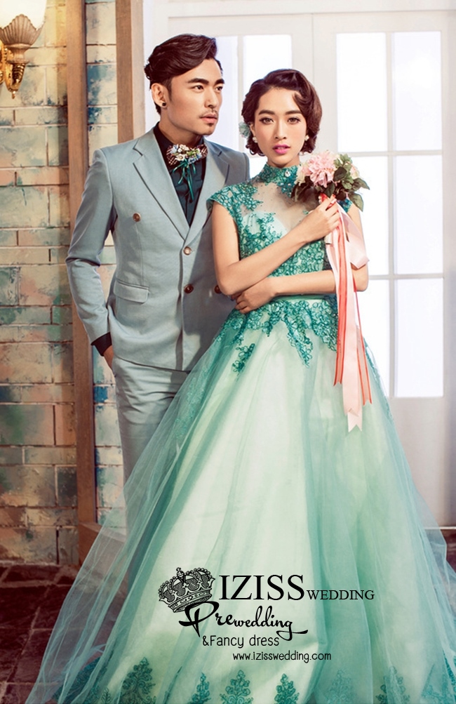 PW340-**พรีออเดอร์**ชุดคู่ถ่ายพรีเวดดิ้ง (prewedding dress) & ชุดแต่งงานแฟนซี (Fancy wedding dress)ชายหญิง "ธีมสีเขียว"