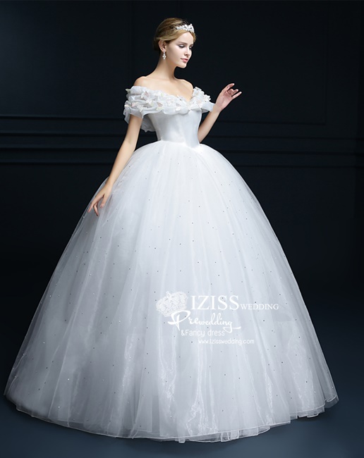 PW356 - **พรีออเดอร์สีขาวค่ะ** ชุดคู่ถ่ายพรีเวดดิ้ง (prewedding dress) & ชุดแต่งงานแฟนซี (Fancy wedding dress)ชายหญิง "ธีมสีเจ้าหญิงสีน้ำเงิน-เจ้าชายชุดสีขาวฟ้า"