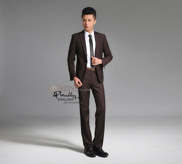 ST045- **พรีออเดอร์**สูทผู้ชายสีน้ำตาลเข้มแขนยาว พร้อมกางเกงสีขาว ชุดสูทเจ้าบ่าว สูทแฟนซี ถ่ายพรีเวดดิ้ง & ชุดแต่งงานแฟนซี (Fancy wedding dress) สูทผู้ชายสีน้ำตาลเข้ม