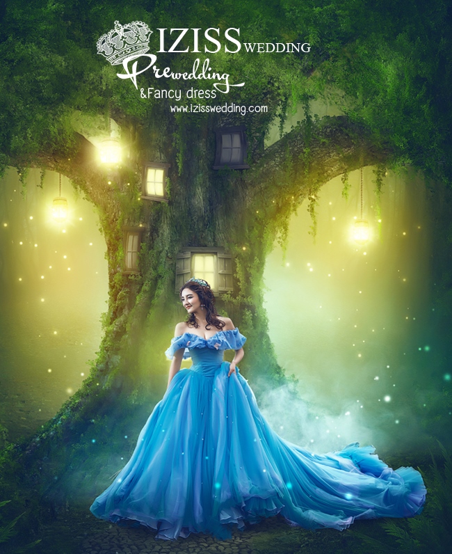 PW310 - **พรีออเดอร์ค่ะ** ชุดคู่ถ่ายพรีเวดดิ้ง (prewedding dress) & ชุดแต่งงานแฟนซี (Fancy wedding dress)ชายหญิง "ธีมสีเจ้าหญิงสีน้ำเงิน-เจ้าชายชุดสีเขียว"