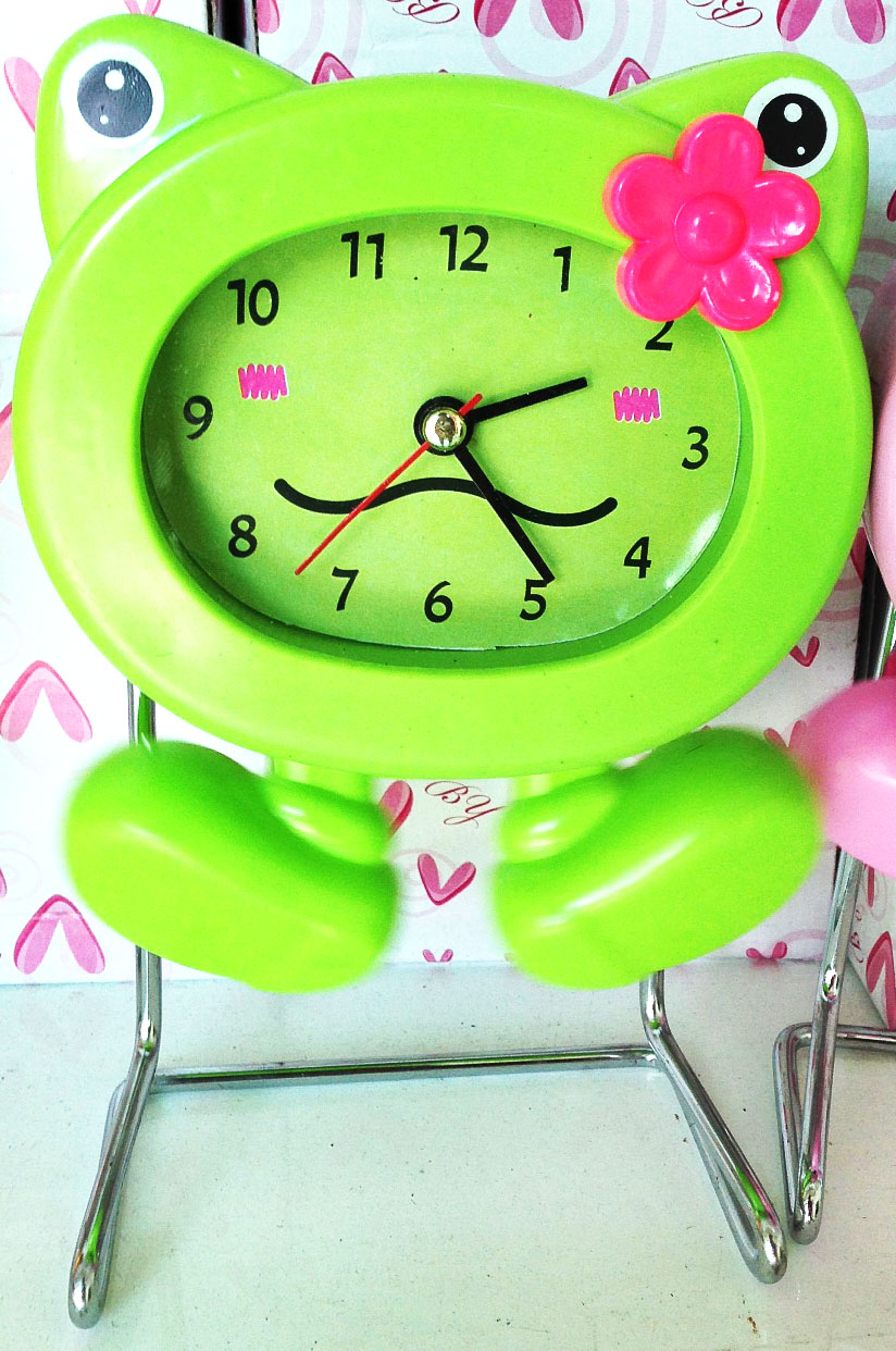 นาฬิกาตั้งโต๊ะ ลายการ์ตูนขาดุ๊กดิ๊ก (1x3)