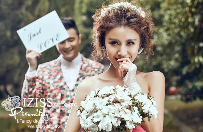 PW223 - Pre order ชุดคู่ถ่ายพรีเวดดิ้ง (prewedding dress) & ชุดแต่งงานแฟนซี (Fancy wedding dress)ชายหญิง "ธีมสีเขียว-ลายกราฟฟิค"