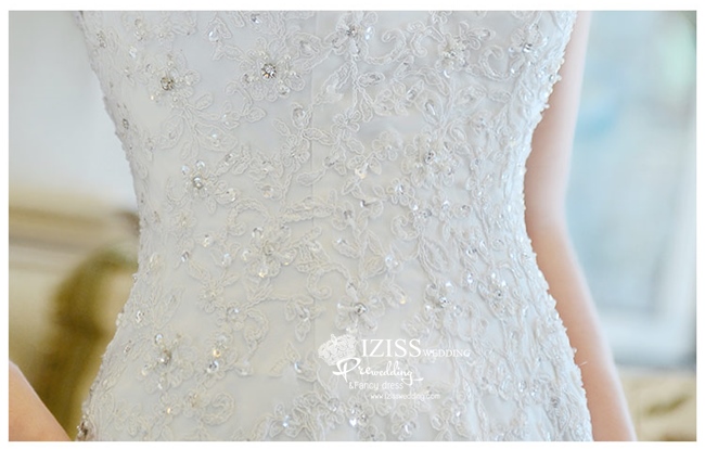 BRL063 **พรีออเดอร์**ชุดแต่งงานสีขาวหรูหราประดับดอกไม้ผสมเพชรและคริสตัล สวยงามดุจเจ้าหญิง