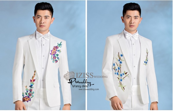 ST068 **พรีออเดอร์**สูทจีนผู้ชายสีขาวแขนยาวลายดอกซากุระสีฟ้า ติดกระดุมสีขาว พร้อมกางเกงสีขาวขาสอบ ชุดสูทเจ้าบ่าว สูทแฟนซี ถ่ายพรีเวดดิ้ง & ชุดแต่งงานแฟนซี (Fancy wedding dress) สูทผู้ชายสีขาว