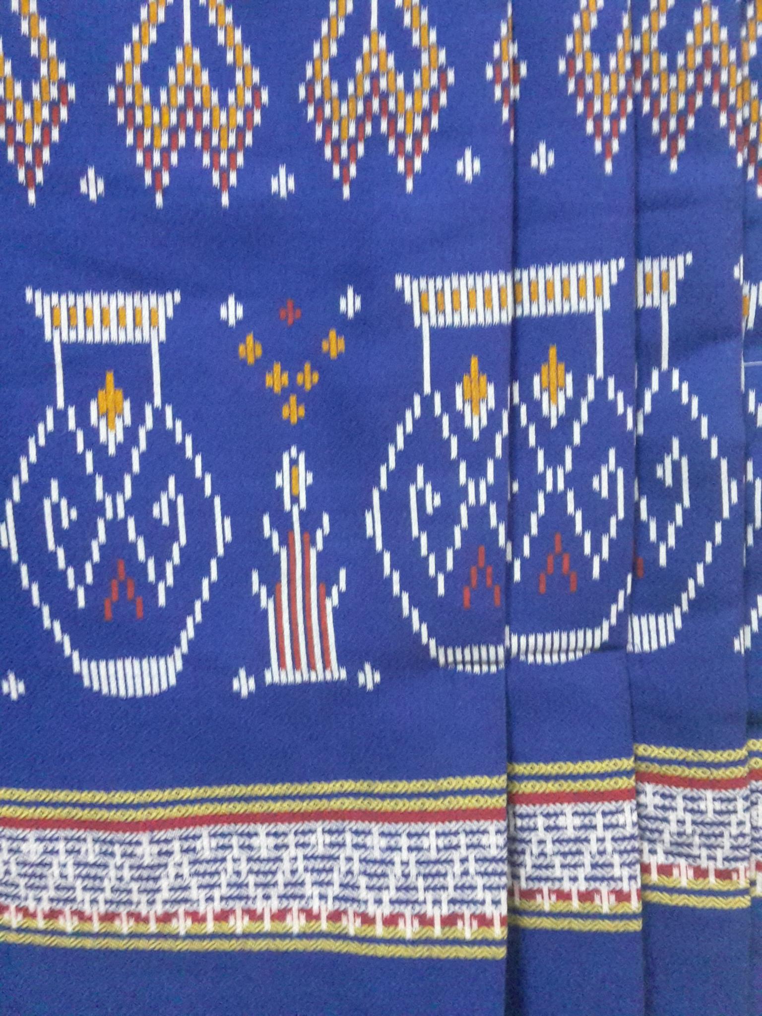 ผ้าซิ่นสำเร็จรูปผ้าซิ่นผ้าฝ้าย แบบป้ายแต่ง 3 จีบกระดุมกระลา ผ้าถุงสำเร็จรูปสีน้ำเงินสว่าง