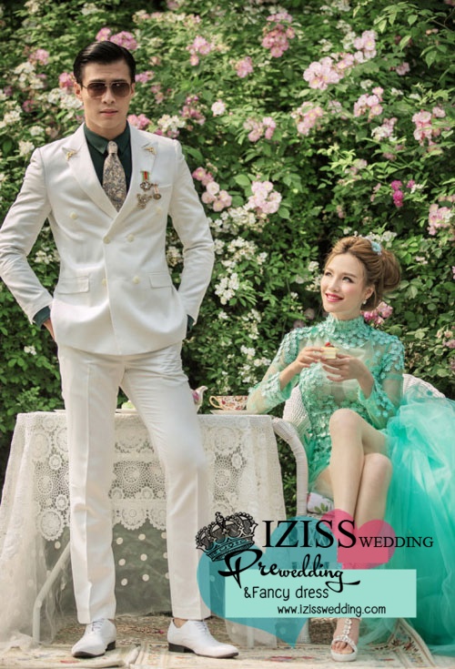 PW257- **พรีออเดอร์ค่ะ** ชุดคู่ถ่ายพรีเวดดิ้ง (prewedding dress) & ชุดแต่งงานแฟนซี (Fancy wedding dress)ชายหญิง "ธีมสีขาว-เขียว"