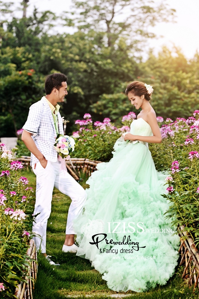 PW238 - **พรีออเดอร์ชุดผู้หญิง** ชุดถ่ายพรีเวดดิ้ง (prewedding dress) & ชุดแต่งงานแฟนซี (Fancy wedding dress) หญิง "ธีมสีเขียวมิ้นต์"