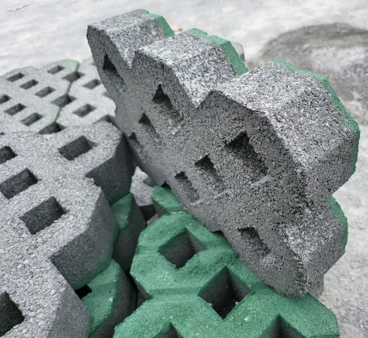 บล็อกปูหญ้า-หน้าเรียบ สีเขียว