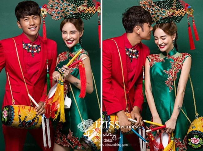 PW375 - **พรีออเดอร์** ชุดกี่เพ้าสีเขียว ชุดคู่ถ่ายพรีเวดดิ้ง (prewedding dress) & ชุดแต่งงานแฟนซี (Fancy wedding dress)ชายหญิง "ธีมสีเขียว-แดง"