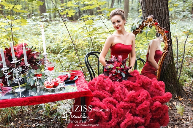 PW403- **พรีออเดอร์เพาะชุดผู้หญิง**ชุดคู่ถ่ายพรีเวดดิ้ง (prewedding dress) & ชุดแต่งงานแฟนซี (Fancy wedding dress)ชายหญิงสไตล์เจ้าชายเจ้าหญิง "ธีมสีน้ำเงิน"