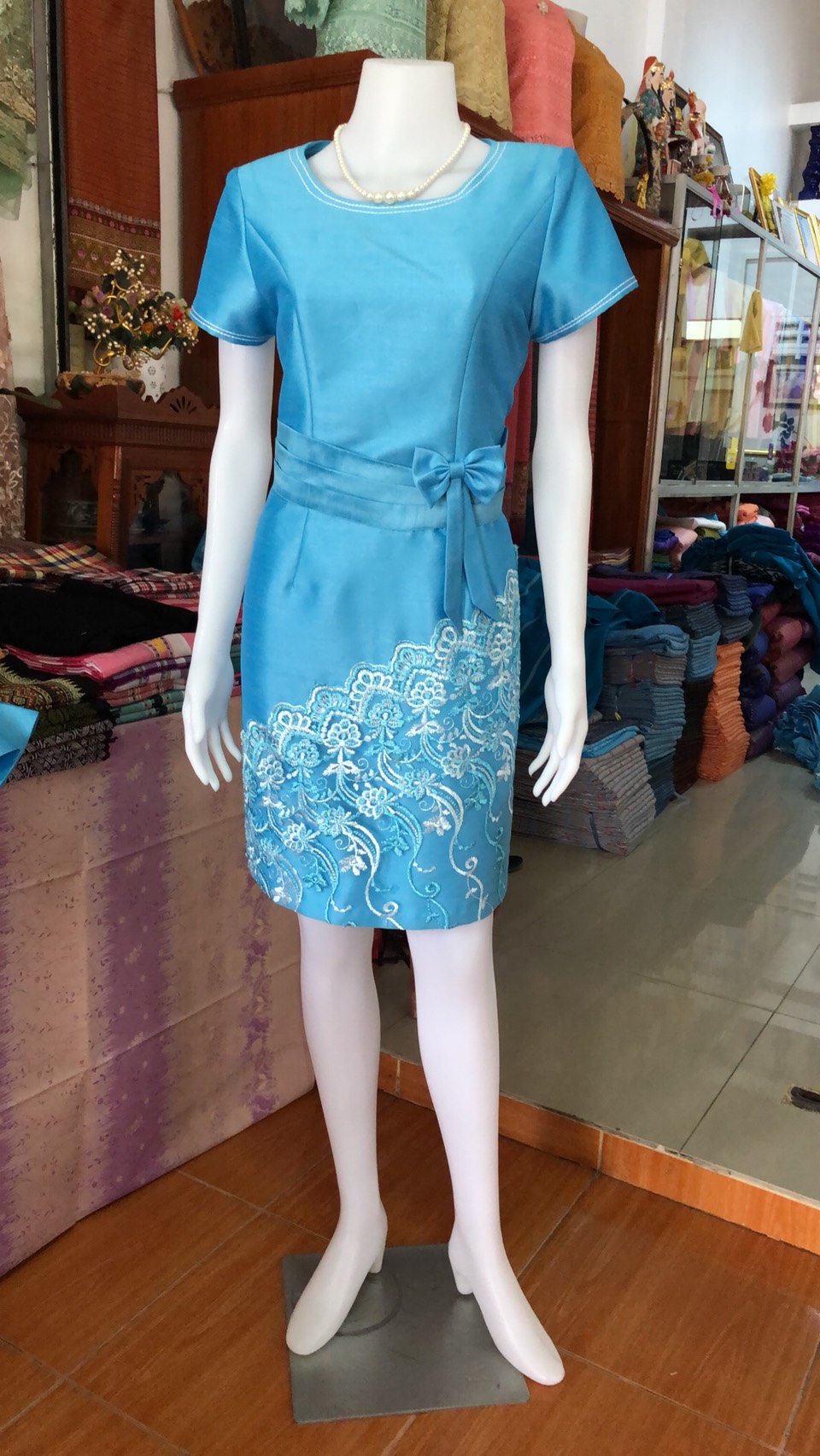 #ชุดผ้าไทยผ้าไหมแพรทิพย์คอกรมสีฟ้า #ชุดผ้าไทยผ้าไหมแพรทิพย์สีฟ้า #ชุดผ้าไทยผ้าพื้นเมือง #ชุดผ้าไหมแพรทิพย์แต่งลูกไม้ #ชุดทำงานผ้าไทยปักลูกปัดสวยงาม♥