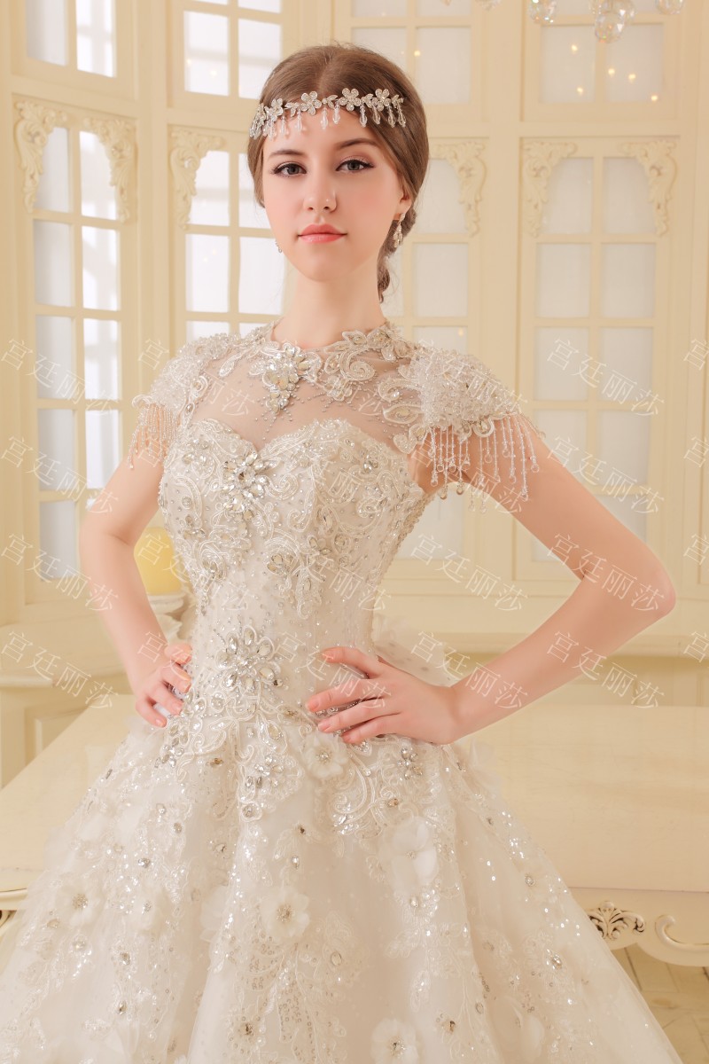 BRL047 **พรีออเดอร์**ชุดแต่งงานหรูหราประดับดอกไม้ผสมเพชรและคริสตัล สวยงามดุจเจ้าหญิง