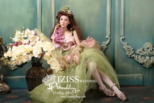 PW028 - **เลิกผลิตค่ะ** ชุดคู่ถ่ายพรีเวดดิ้ง (prewedding dress) & ชุดแต่งงานแฟนซี (Fancy wedding dress)ชายหญิง "ธีมสีเขียวครีม"