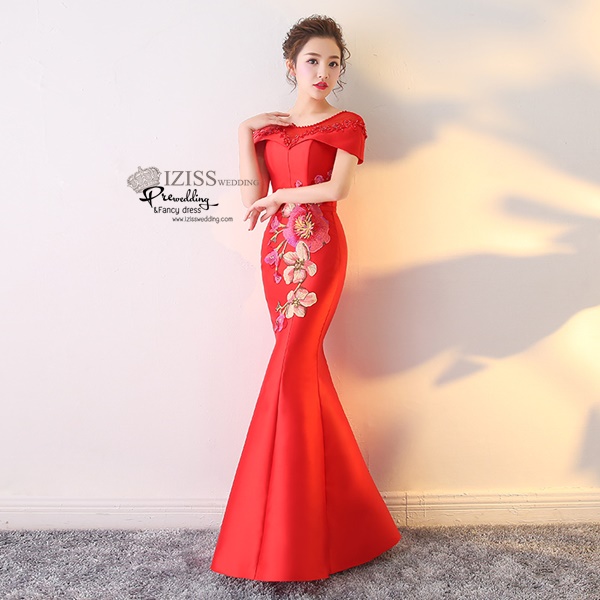 PW609- **พร้อมส่งสีแดง**ชุดกี่เพ้ายาว ชุดยกน้ำชา ชุดถ่ายพรีเวดดิ้ง (prewedding dress) & ชุดแต่งงานแฟนซี (Fancy wedding dress) "ธีมสีแดง"
