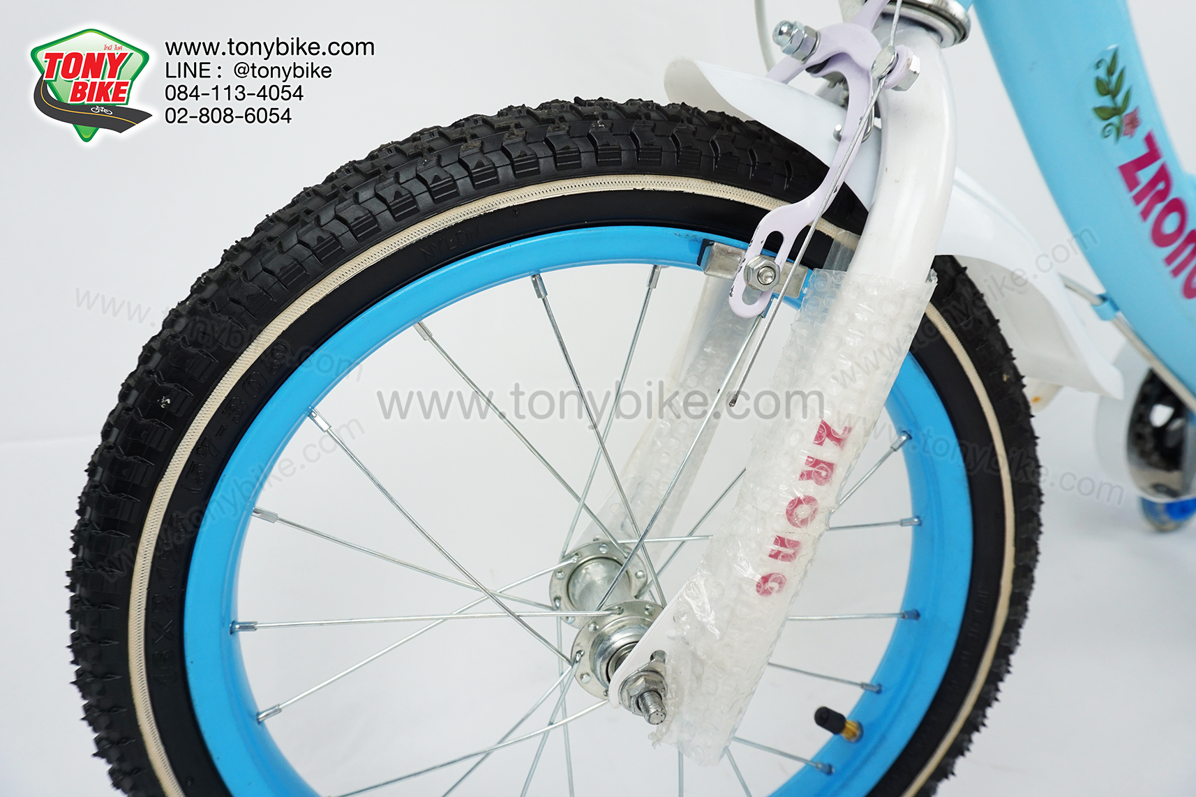 จักรยานเด็ก ล้อ 16 นิ้ว แฮนด์สูง เบาะหลังมีพนักพิง มีล้อพ่วงข้าง สีฟ้า