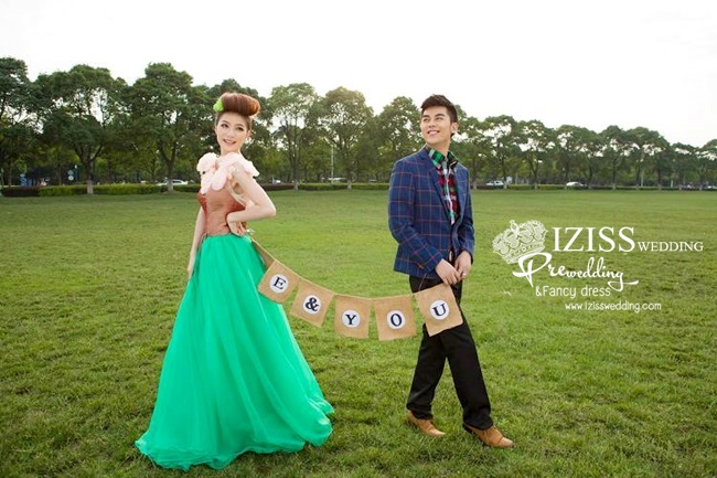 PW208 - Pre order ชุดคู่ถ่ายพรีเวดดิ้ง (prewedding dress) & ชุดแต่งงานแฟนซี (Fancy wedding dress)ชายหญิง "ธีมสีเขียว-น้ำเงิน"