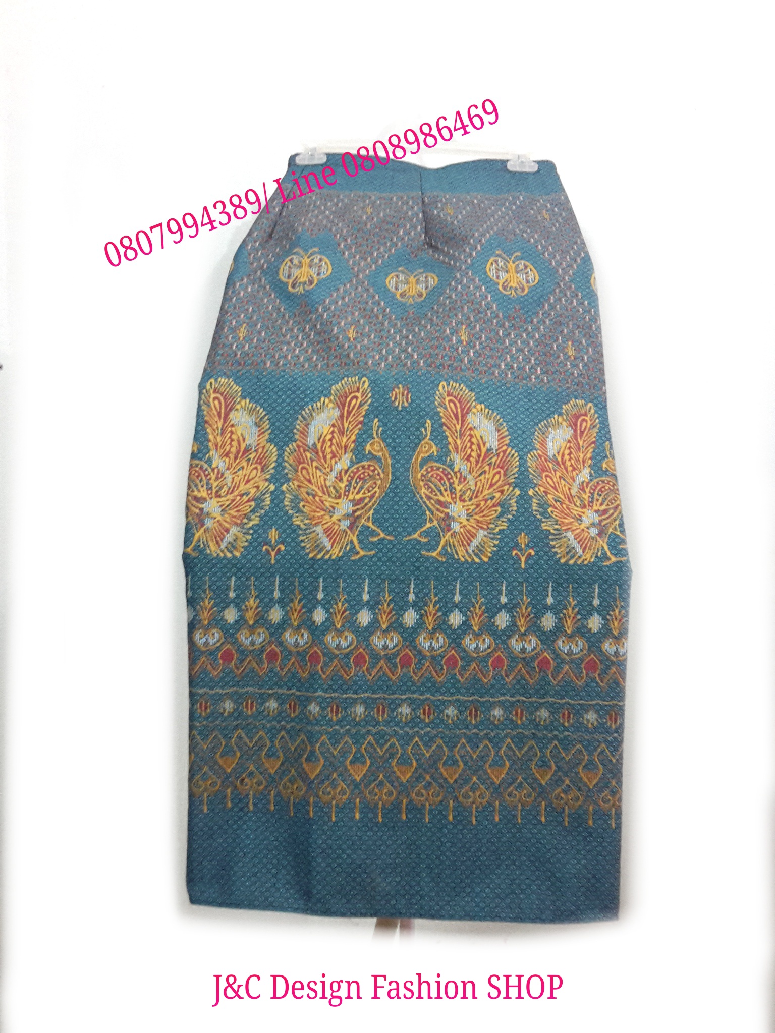 ผ้าถุงสำเร็จรูปแบบป้ายเลื่อนตะขอลายนกยุงสีฟ้า ผ้าถุงสำเร็จรูปมัดหมี่ลายนกยุงสีฟ้า ผ้าฝ้ายมัดหมี่ตีนแดงสี่ตะกรอตัดสำเร็จลายนกยุงสีฟ้าลายลูกแก้วในตัว พร้อมส่ง