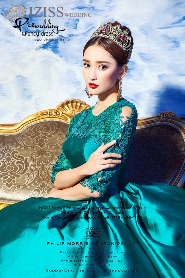 PW335- **พร้อมส่งเฉพาะชุดผญ.ค่ะ** ชุดคู่ถ่ายพรีเวดดิ้ง (prewedding dress) & ชุดแต่งงานแฟนซี (Fancy wedding dress)ชายหญิง "ธีมสีเขียวเข้ม"