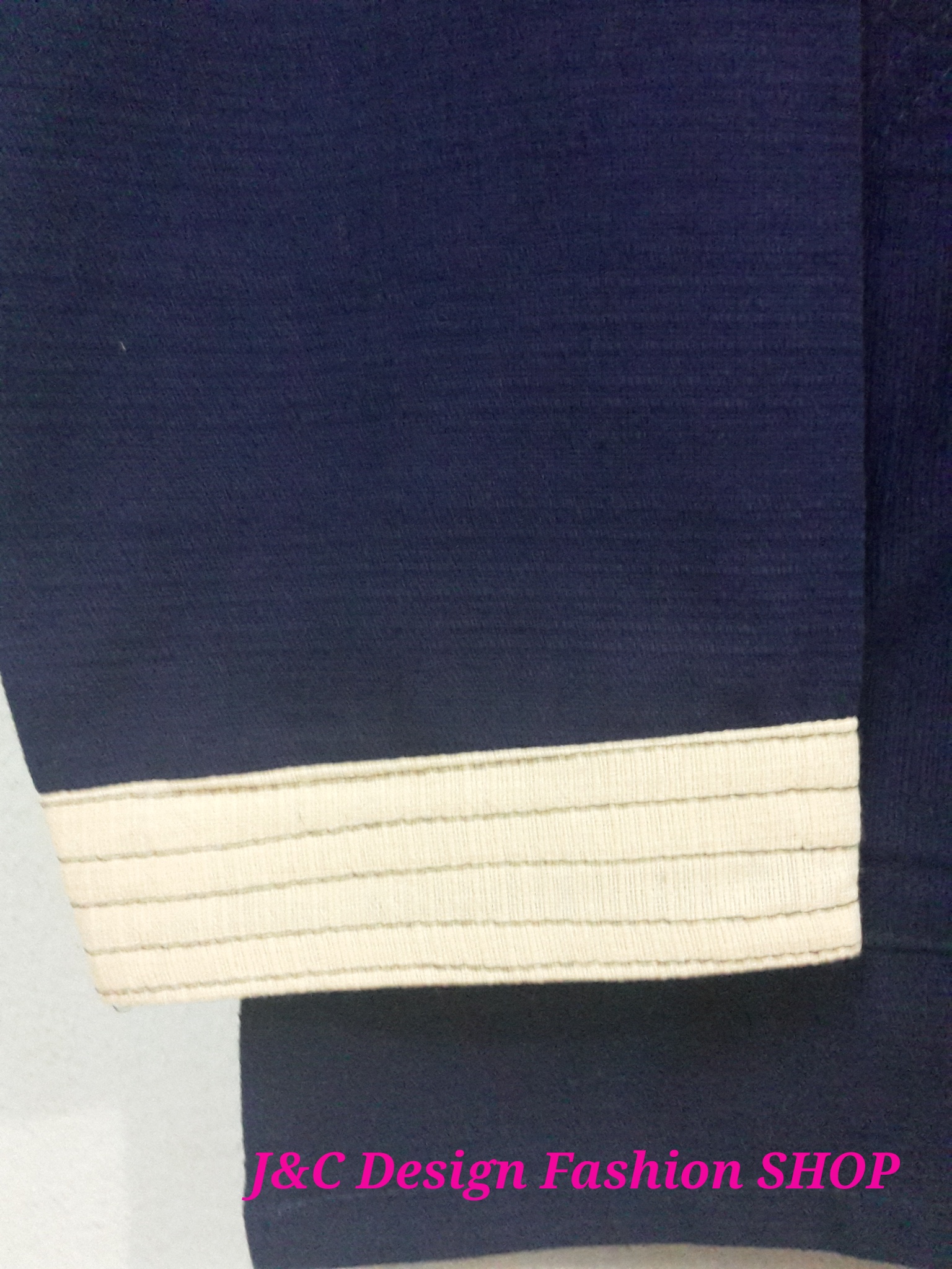 เสื้อผ้าไทยชายแขนยาวสีคราม เสื้อผ้าฝ้ายชายแต่งกระดุ้มปั้นแต่งขลิบสีครีม เสื้อผ้าพื้นเมืองชายวัยรุ่นกระเป๋าเว้า