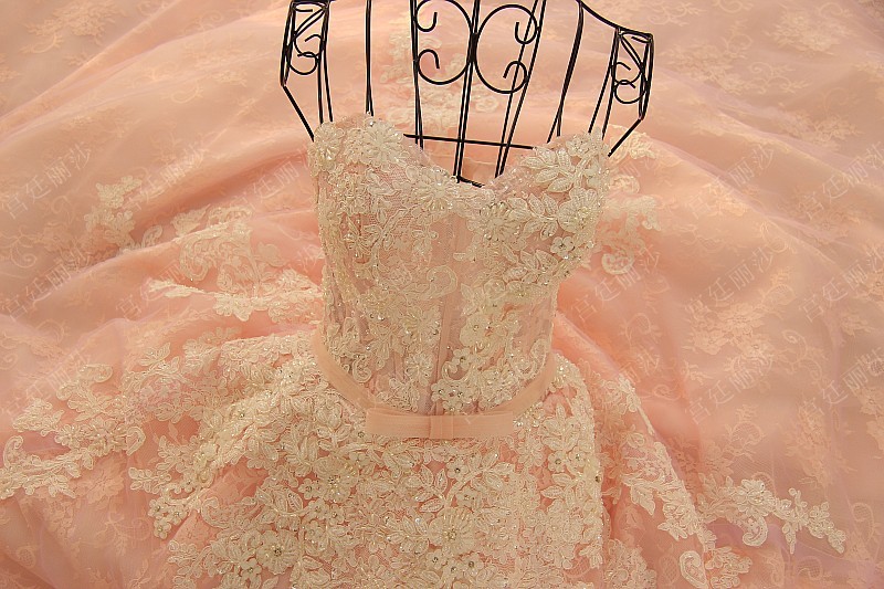 BRL046 **พรีออเดอร์**ชุดแต่งงานชมพูหรูหราประดับดอกไม้ผสมเพชรและคริสตัล สวยงามดุจเจ้าหญิง