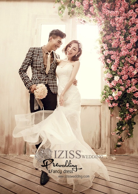 PW082 - **พร้อมส่งเฉพาะชุดผู้ชายค่ะ** ชุดคู่ถ่ายพรีเวดดิ้ง (prewedding dress) & ชุดแต่งงานแฟนซี (Fancy wedding dress)ชายหญิง "ธีมสีขาว"