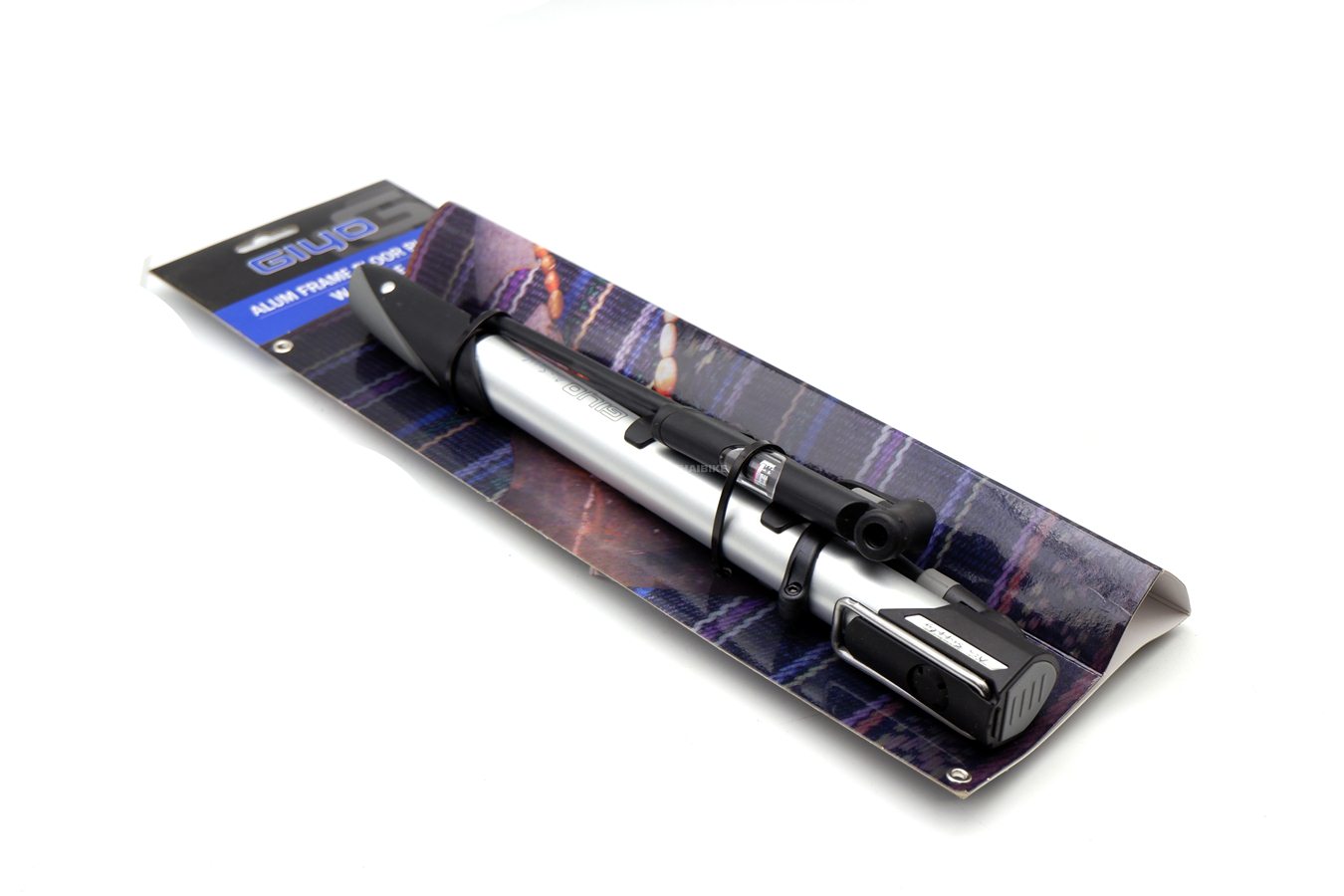 สูบลมจักรยานแบบพกพา GIYO GM-61 สูบได้สองหัว แรงดัน 140PSI มีเกจ์วัดแรงดัน