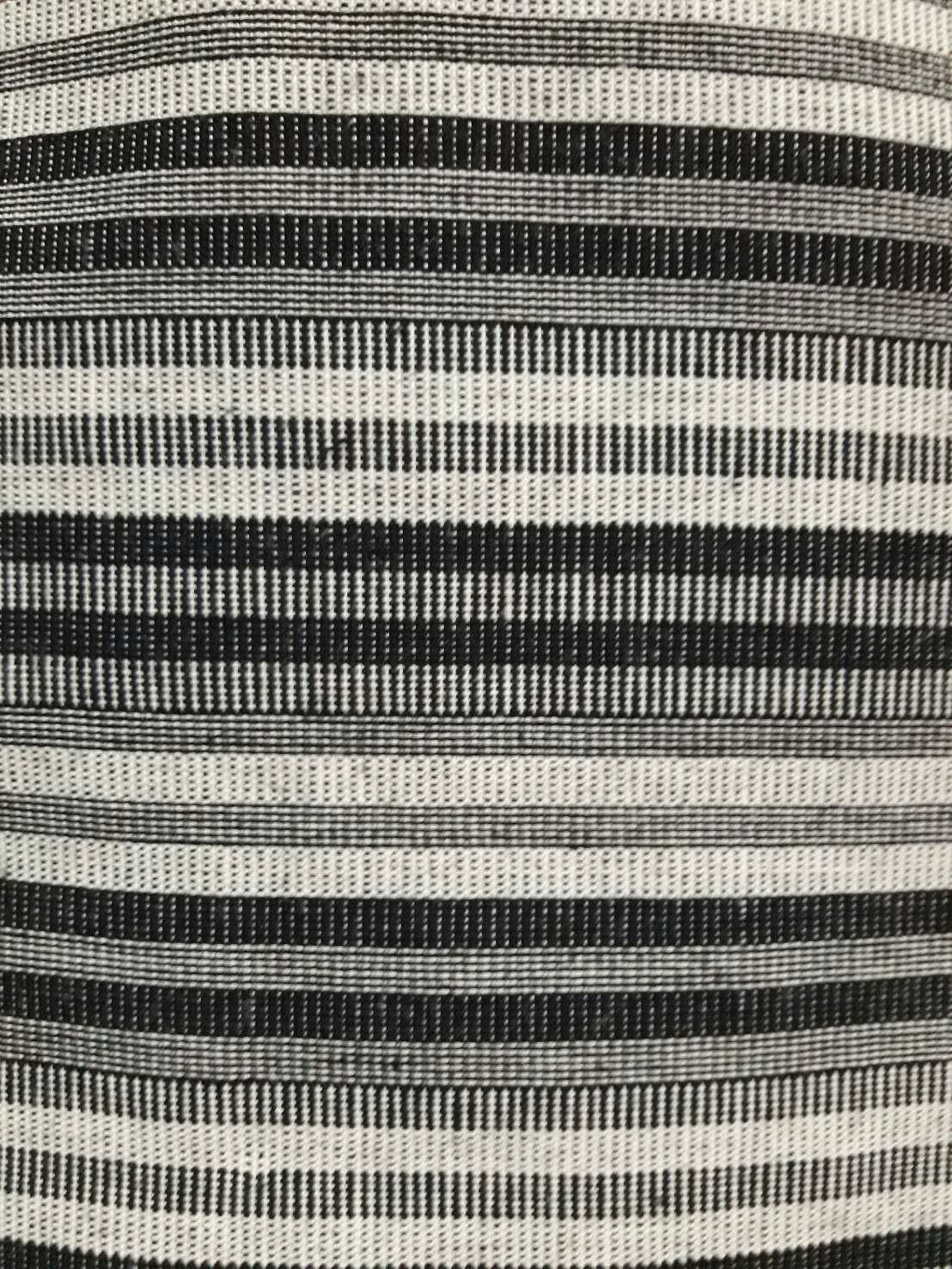 ผ้าถุงสำเร็จรูปแบบป้ายเชือกผูกสีขาวดำเชิงบัวผ้าไหมจีน ผ้าถุงสำเร็จรูปผ้าฝ้ายสีดำขาวแต่งลายบัว ผ้าฝ้ายตัดสำเร็จสีขาวดำเชิงบัวไหมจีน พร้อมส่ง