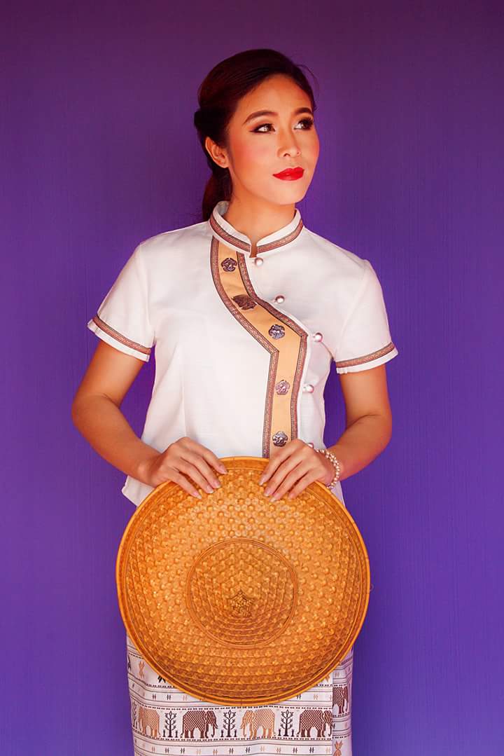 เสื้อผ้าไทยสีขาว เสื้อผ้าฝ้ายสีขาว เสื้อผ้าฝ้ายพื้นเมืองสีขาว เสื้อทำงานผ้าไทย