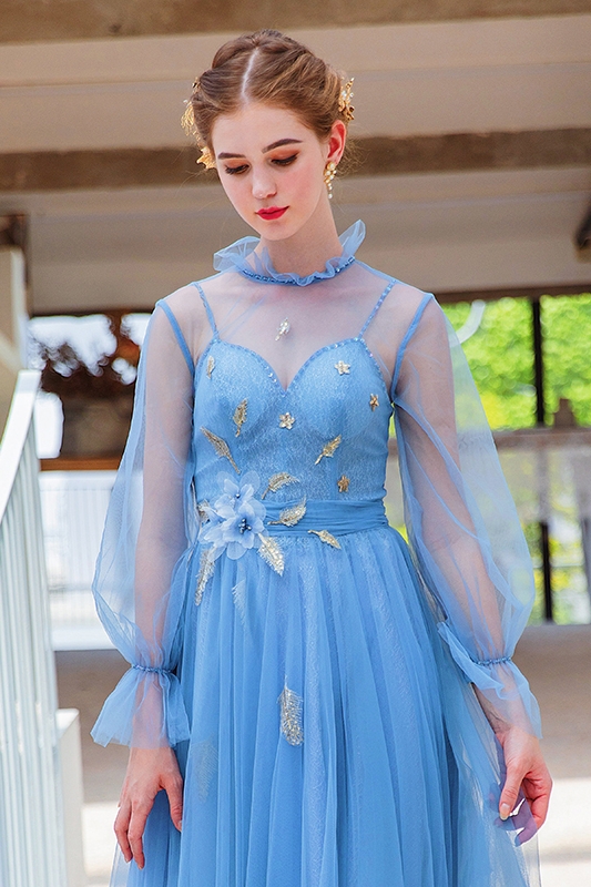 ชุดราตรีสีฟ้า