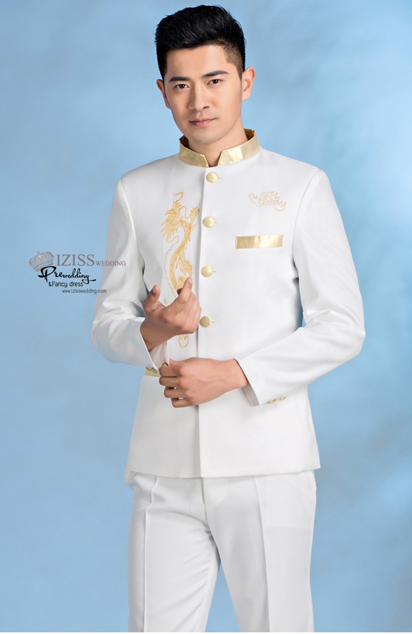 ST087 **พรีออเดอร์**สูทจีนผู้ชายสีขาวคอสีทอง แขนยาวปักลายมังกรสีทอง ติดกระดุมสีทอง พร้อมกางเกงสีขาวขาสอบ ชุดสูทเจ้าบ่าว สูทแฟนซี ถ่ายพรีเวดดิ้ง & ชุดแต่งงานแฟนซี (Fancy wedding dress) สูทผู้ชายสีขาว