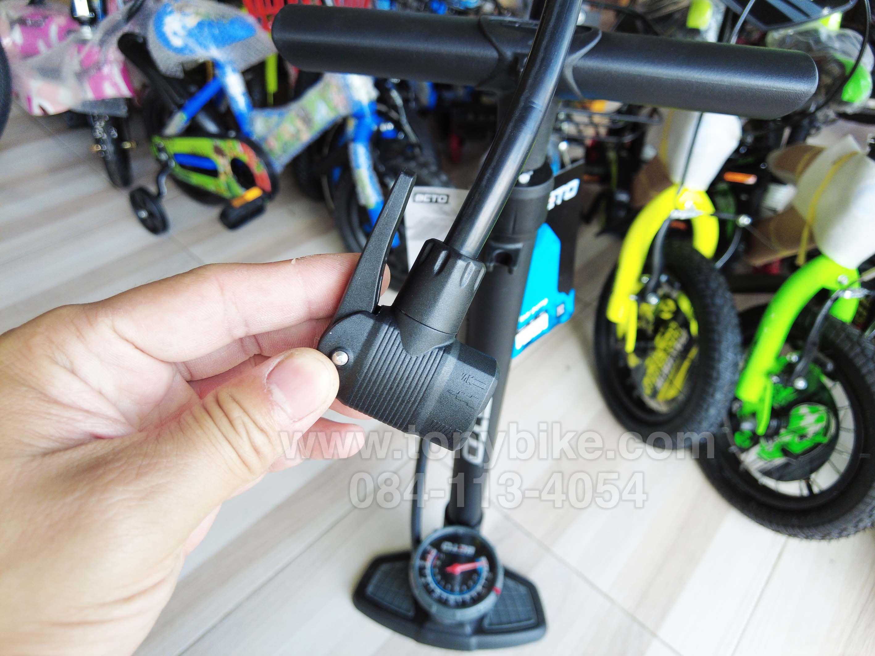 ที่สูบลมจักรยาน รุ่น CFL-501PG7 กระบอกไฟเบอร์ มีเกจวัดแรงดันลม หน้าปัด 8 ซม. (3 หัวสูบ A/V, F/V, D/V) 160 psi. 11 Bar