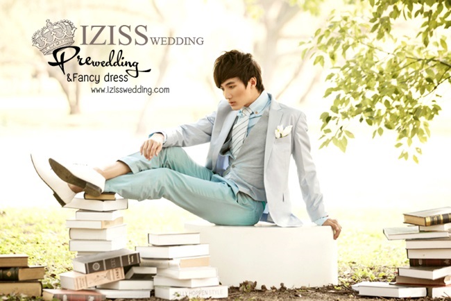 PW204 - พรีออเดอร์ ชุดคู่ถ่ายพรีเวดดิ้ง (prewedding dress) & ชุดแต่งงานแฟนซี (Fancy wedding dress)ชายหญิง "ธีมสีเขียว"