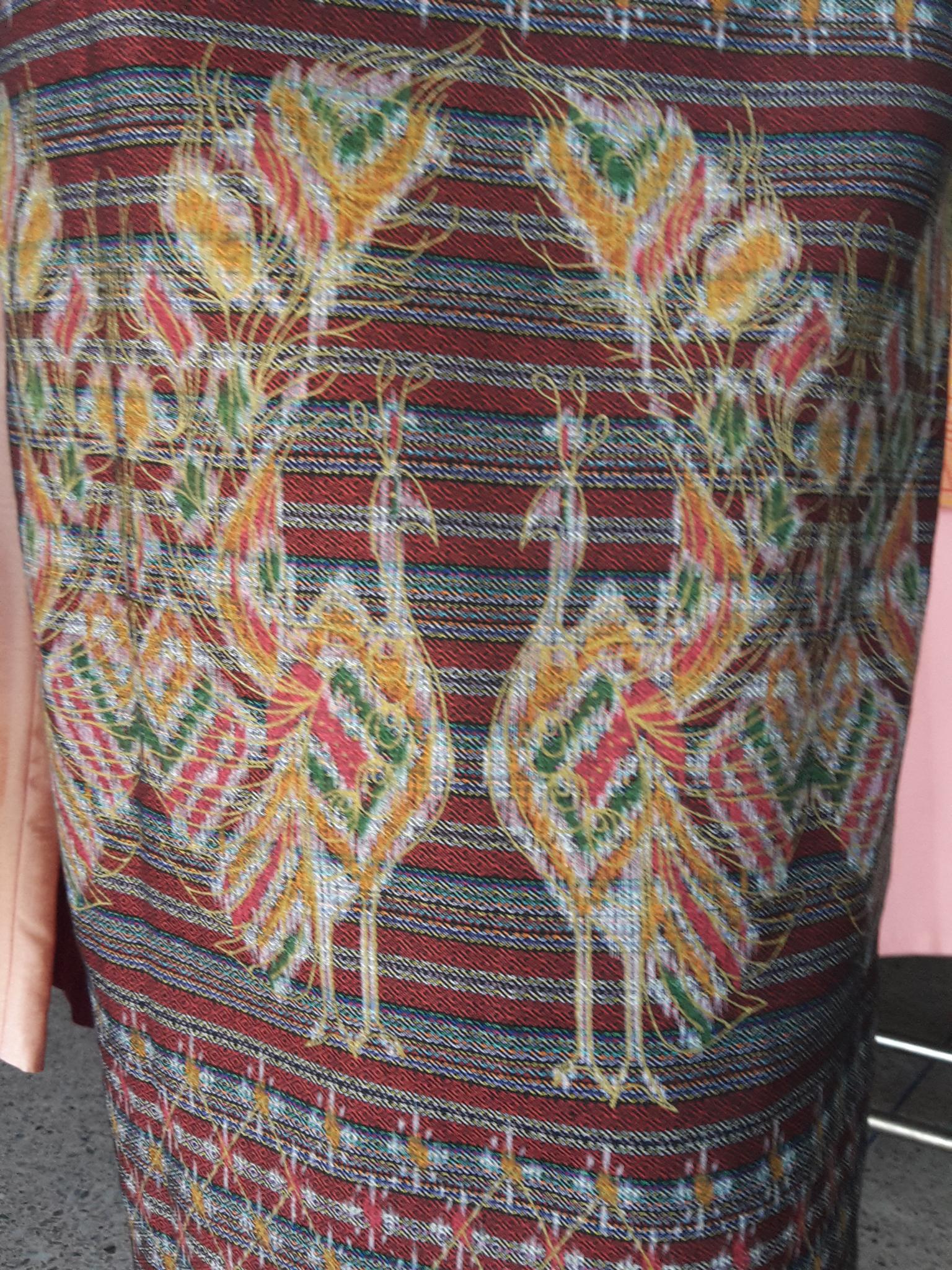 ผ้าถุงตัดสำเร็จแบบป้ายเลื่อนตะขอลายนกยุง ผ้าถุงสำเร็จรูปมัดหมี่ลายนกยุง ผ้าฝ้ายมัดหมี่ตีนแดงตัดสำเร็จลายนกยุง พร้อมส่ง