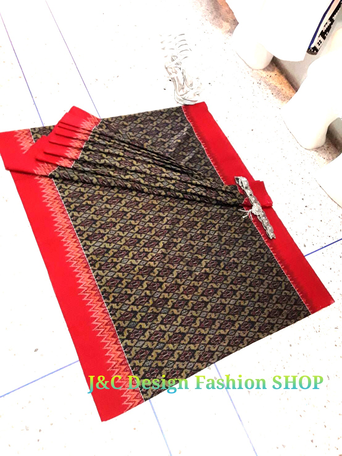 ผ้าซิ่นมัดหมี่ตีนแดง ผ้าซิ่นตีนแดง ผ้าถุงฝ้ายมัดหมี่ตีนแดง ผ้าทอพื้นเมืองบุรีรัมย์ ลายขอนาคเล็ก อัปสรา 2 เมตร