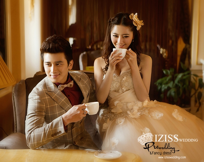 PW292-**พร้อมส่งเฉพาะชุดผู้ชายค่ะ**ชุดคู่ถ่ายพรีเวดดิ้ง (prewedding dress) & ชุดแต่งงานแฟนซี (Fancy wedding dress)ชายหญิง "ธีมสีขาวครีม น้ำตาลสก็อต"
