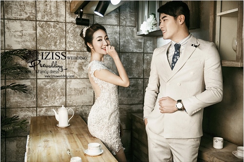 PW465- **พร้อมส่งเฉพาะชุดผู้หญิง**ชุดแต่งงานแฟนซี ชุดเดรสสีขาว ชุดยกน้ำชา ชุดถ่ายพรีเวดดิ้ง (prewedding dress) & ชุดแต่งงานแฟนซี (Fancy wedding dress) "ธีมสีครีมขาว"