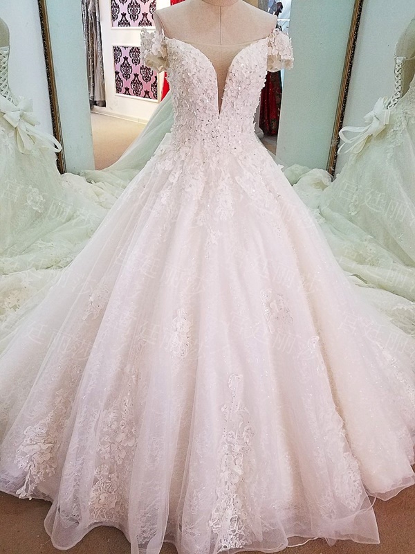 BRL067 **พรีออเดอร์**ชุดแต่งงานหรูหราประดับดอกไม้ผสมเพชรและคริสตัล สวยงามดุจเจ้าหญิง