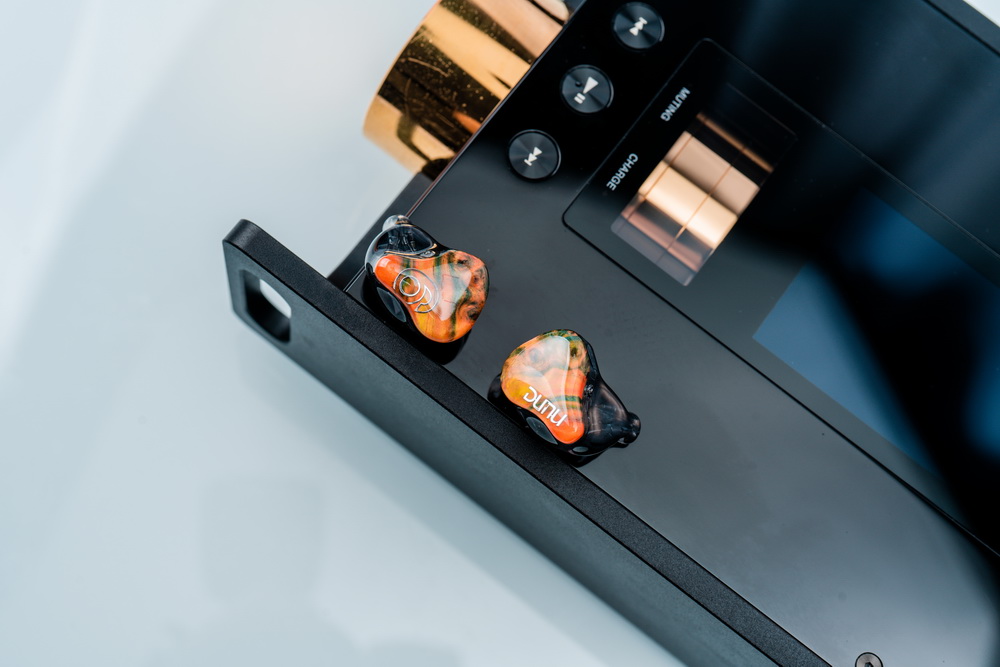 ขาย DUNU SA6 หูฟัง 6 ไดรเวอร์ (6BA) Sonion + Knowles รองรับ Hi-Res , Tuning Modes