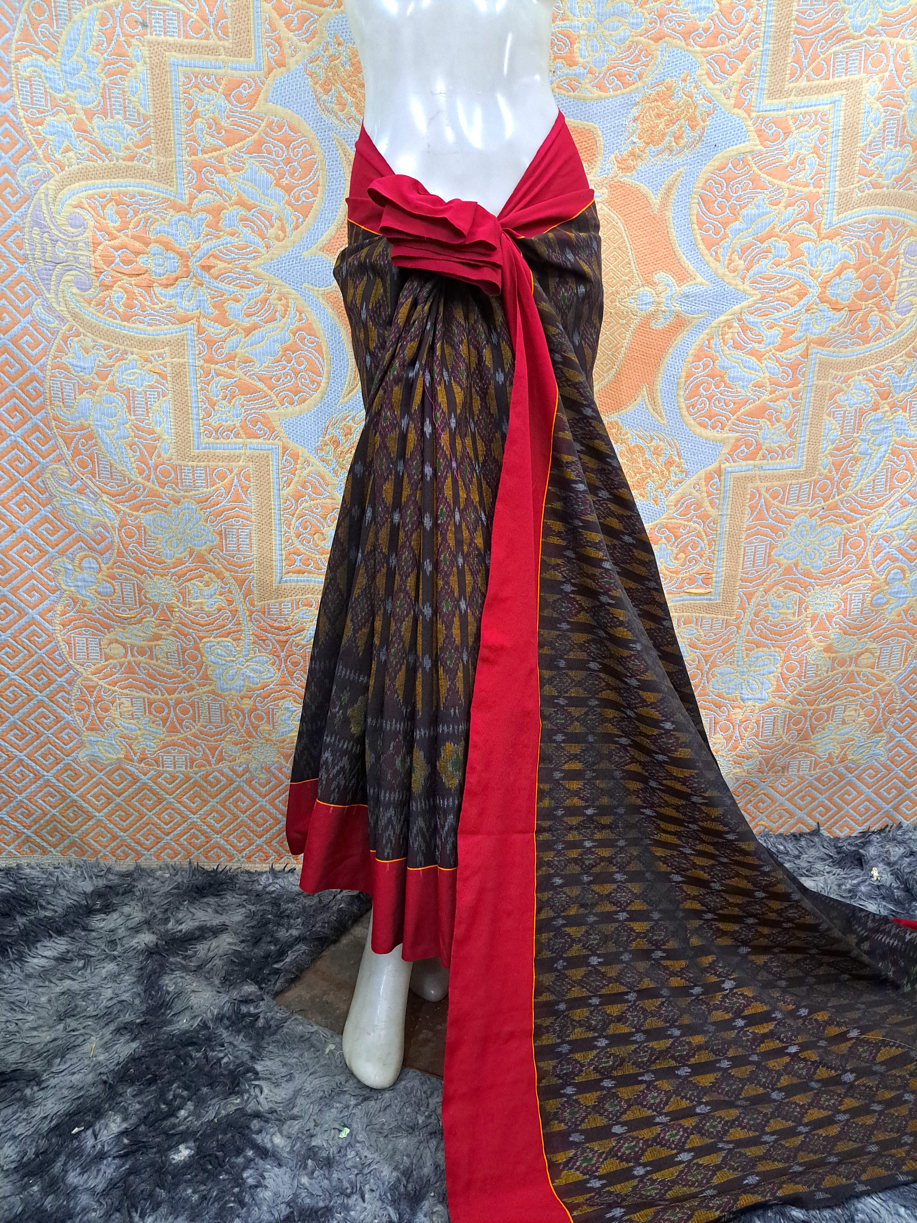 ผ้าซิ่นตีนแดง ผ้าฝ้ายตีนแดง ผ้าทอพื้นเมือง บุรีรัมย์ ลายหมากบก อัปสรา ขนาด 2 เมตร สำเนา