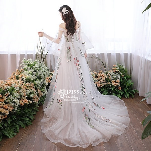 PW585- **พรีออเดอร์ค่ะ**ชุดราตรี ชุดแฟนซี ชุดคู่ถ่ายพรีเวดดิ้ง (prewedding dress) & ชุดแต่งงานแฟนซี (Fancy wedding dress)ชายหญิง "ธีมสีขาวลายดอกไม้"
