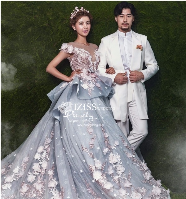 PW475- **พรีออเดอร์เฉพาะชุดผู้หญิง**ชุดแต่งงานแฟนซี ชุดเดรสสีเทาชมพู ชุดถ่ายพรีเวดดิ้ง (prewedding dress) & ชุดแต่งงานแฟนซี (Fancy wedding dress) "ธีมสีเทาชมพู"