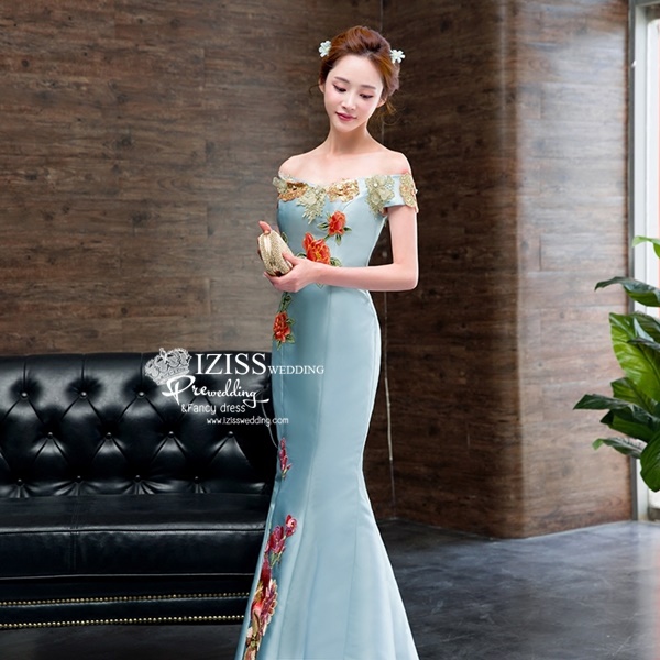 PW514 - **พร้อมส่งสีแดง สีฟ้าและทองค่ะ** ชุดกี่เพ้าสีแดง ชุดคู่ถ่ายพรีเวดดิ้ง (prewedding dress) & ชุดแต่งงานแฟนซี (Fancy wedding dress)ชายหญิง "ธีมสีแดง"