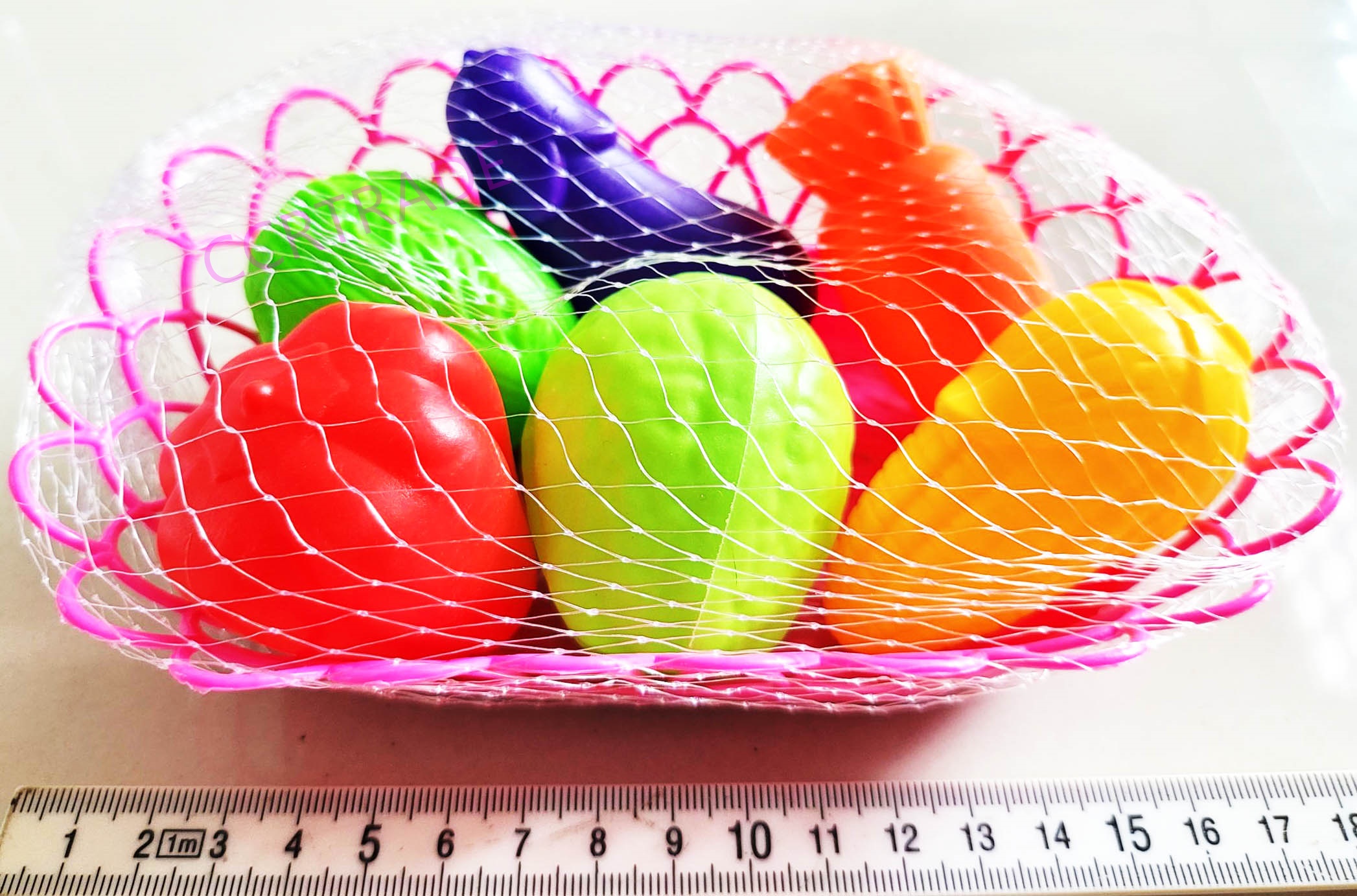 ผักผลไม้ 6 ชิ้นตะกร้าสีหวาน 18 ซม.